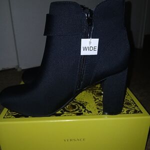 Brand new womens size 9W black unisn boots